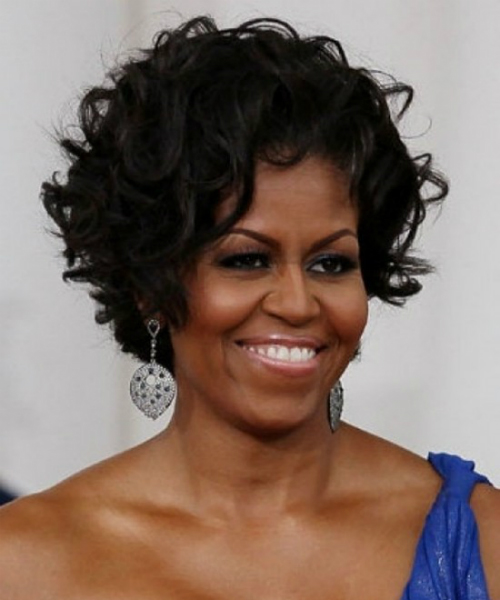 corte pixie repicado para cabelos grisalhos 60+