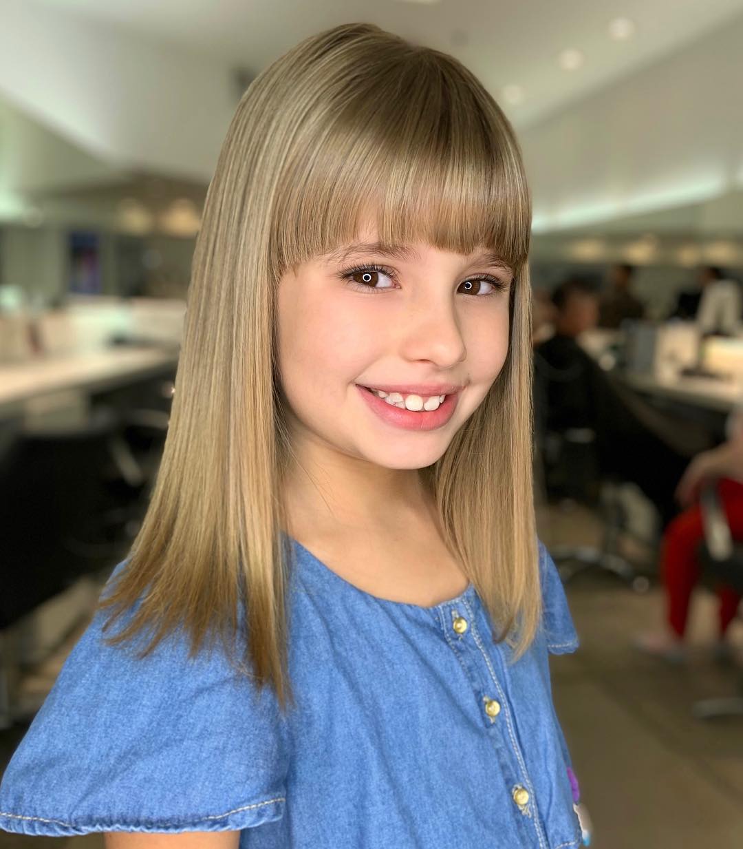 corte de cabelo liso infantil com franja lateral