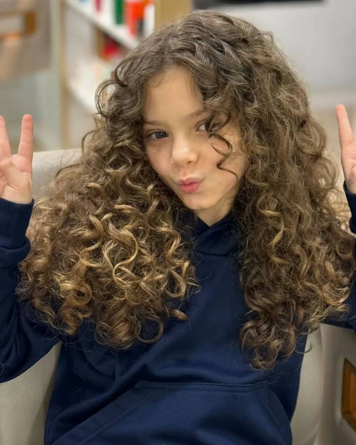 quanto custa um corte de cabelo cacheado infantil profissional