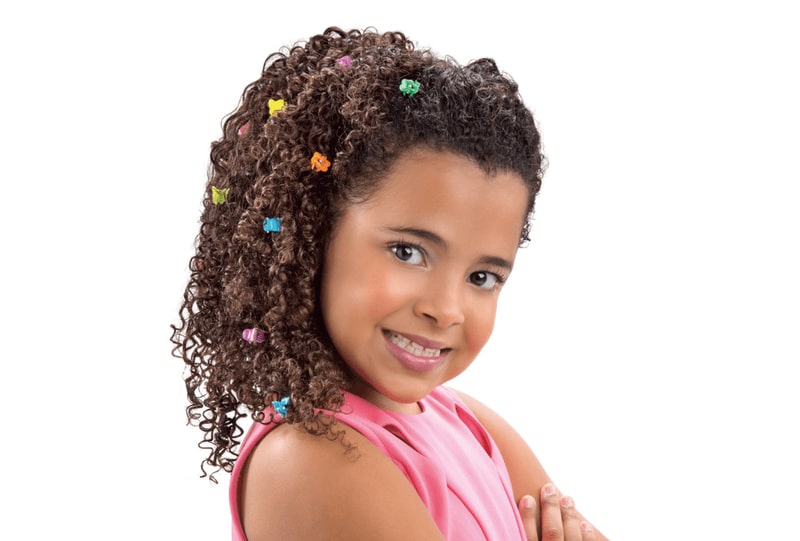 corte de cabelo infantil cacheado curto e prático