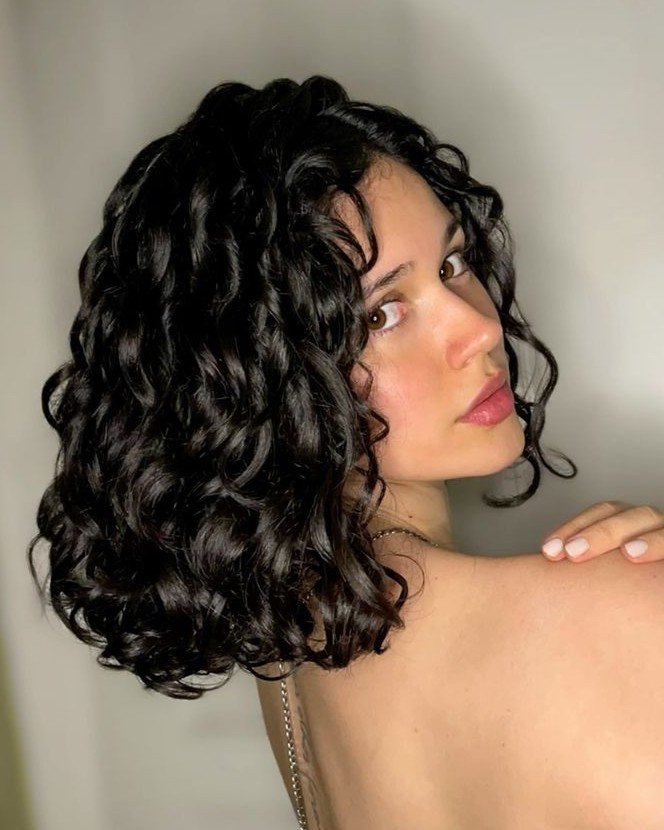 corte despojado cabelo ondulado