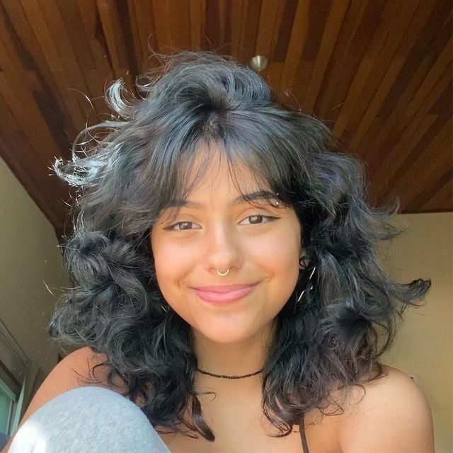 corte com franja cabelo ondulado