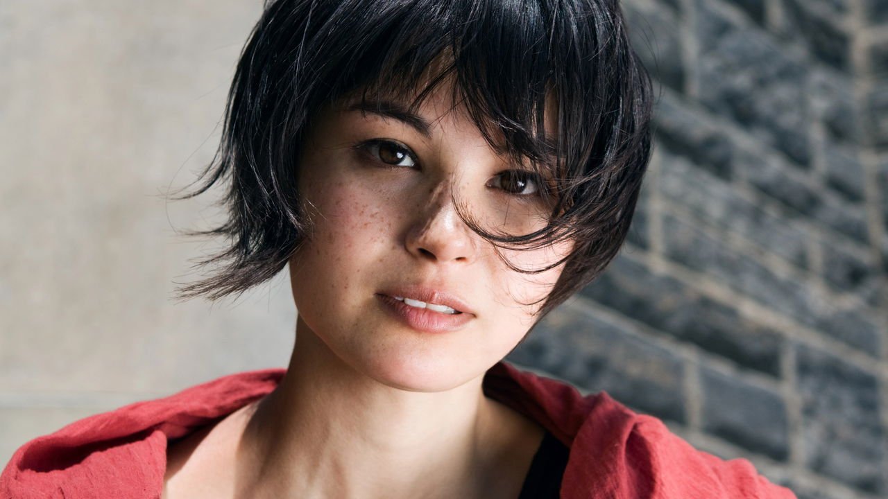 5 Ideias de Cortes Curtos que Afinam o Rosto Redondo
Como o Pixie Cut Transforma Rostos Redondos
Bob Cut Assimétrico: A Escolha Perfeita para Rosto Redondo
Shag Haircut: Camadas que Dão Leveza ao Rosto Redondo
Franjas Estratégicas para Realçar o Rosto Redondo