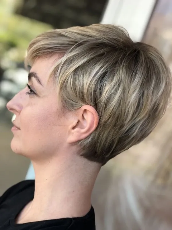 cortes curtos femininos para rosto redondo liso