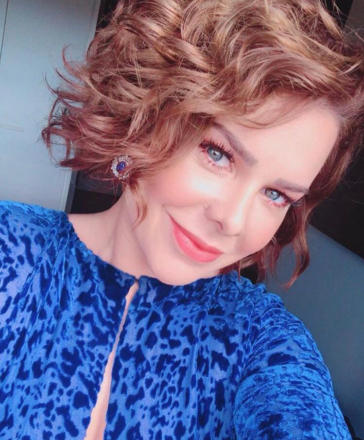 melhor corte de cabelo repicado para rosto redondo