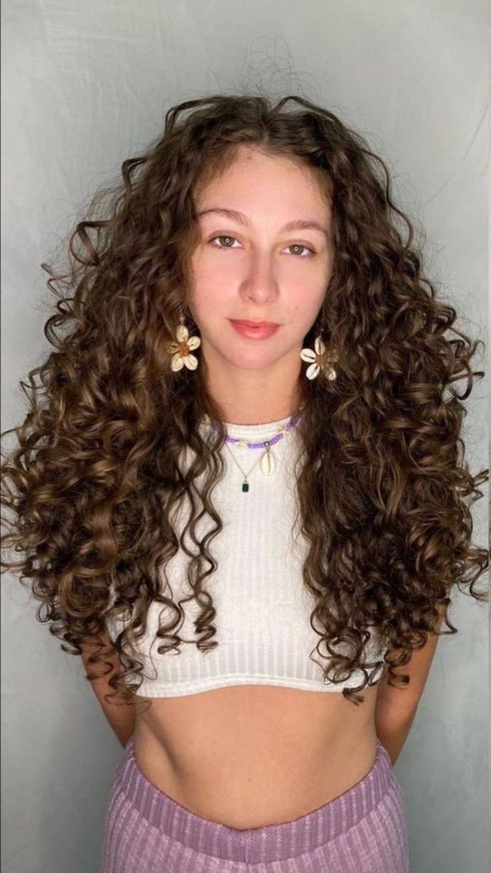 melhores cortes de cabelo ondulado feminino para rosto oval