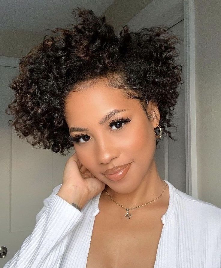 quanto custa um corte de cabelo crespo profissional