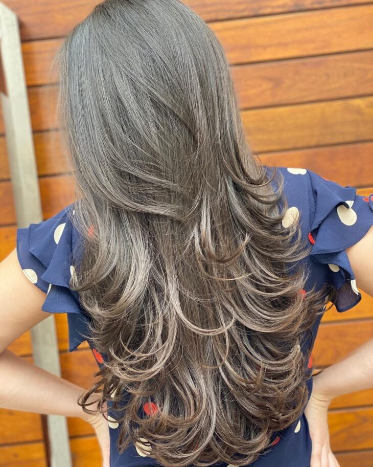 Manutenção de cortes de cabelo longo: Dicas para manter o visual impecável