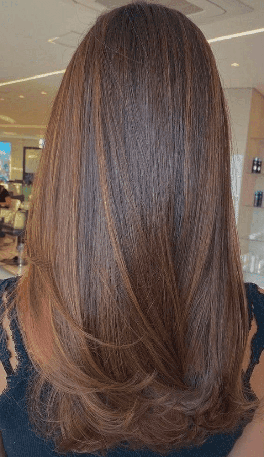 Corte em U ou V: Qual o melhor para não perder o comprimento do cabelo liso?