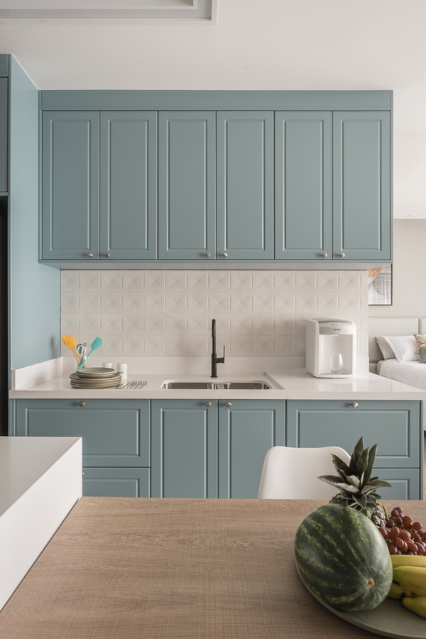 cozinha com armário superior