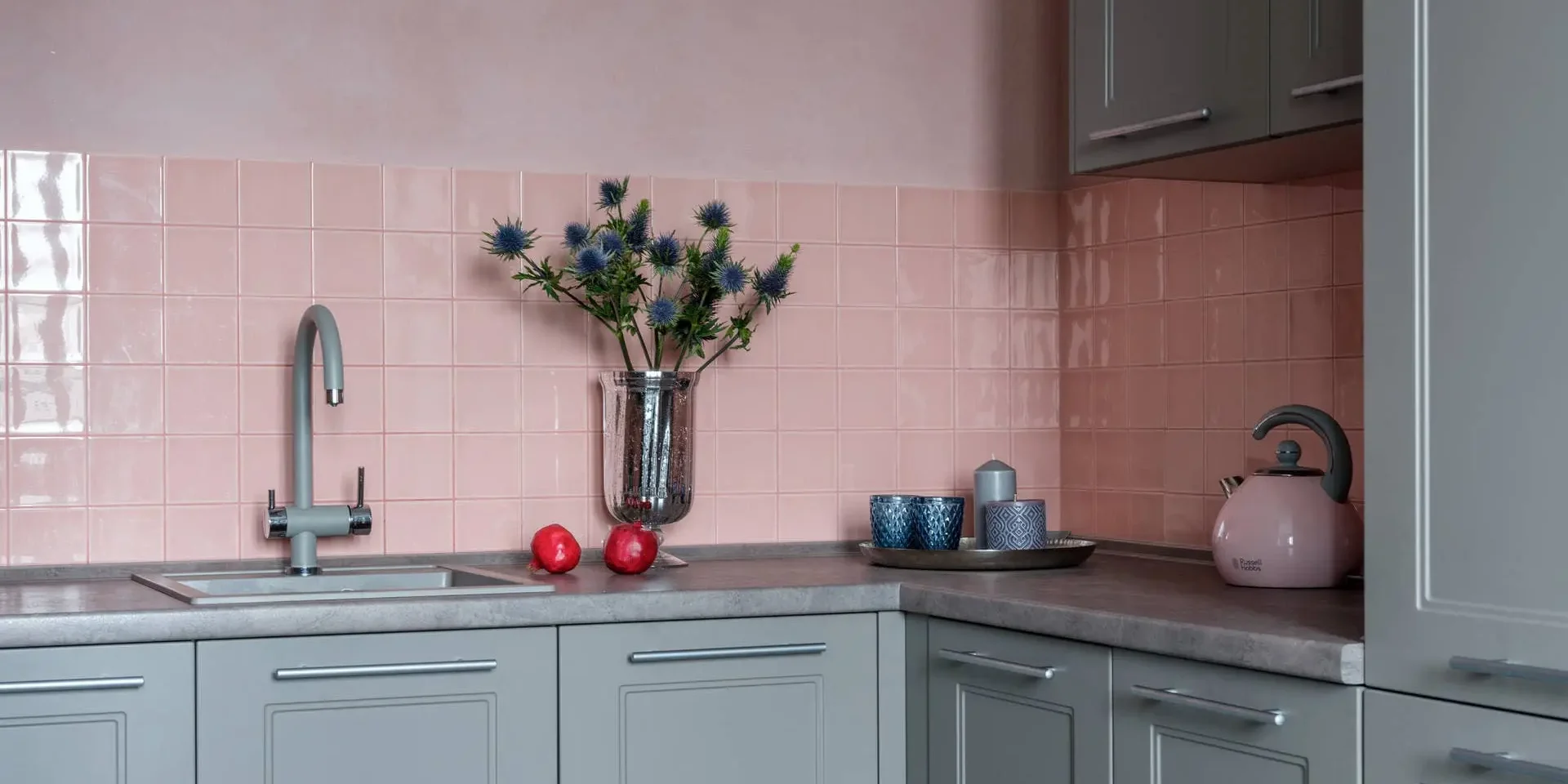 cozinha cinza e rosa versus cinza e branco qual escolher