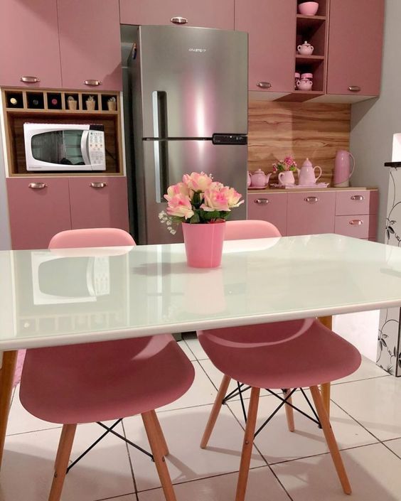 cozinha com decoracao cinza e rosa