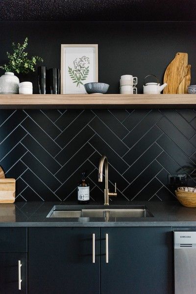 subway tiles em espinha de peixe na cozinha pequena