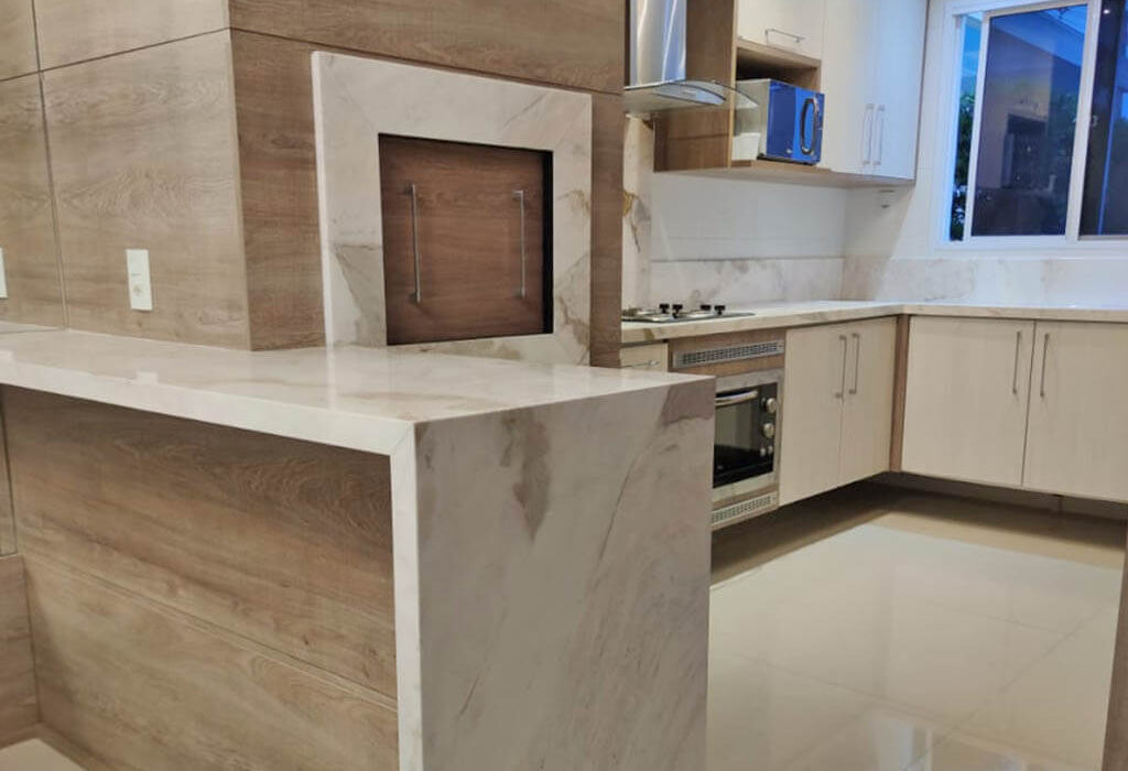 Mitos e Verdades sobre a Durabilidade e Cuidados com o Quartzo na Cozinha