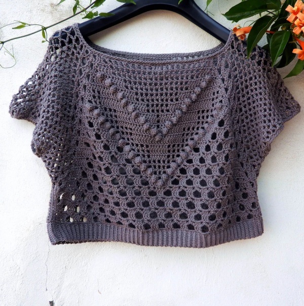 cropped de crochê vs. cropped de tricô: qual escolher?