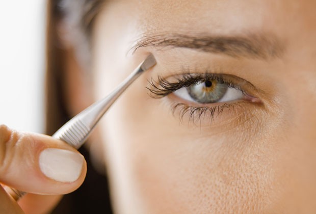 Sobrancelhas falhadas: causas