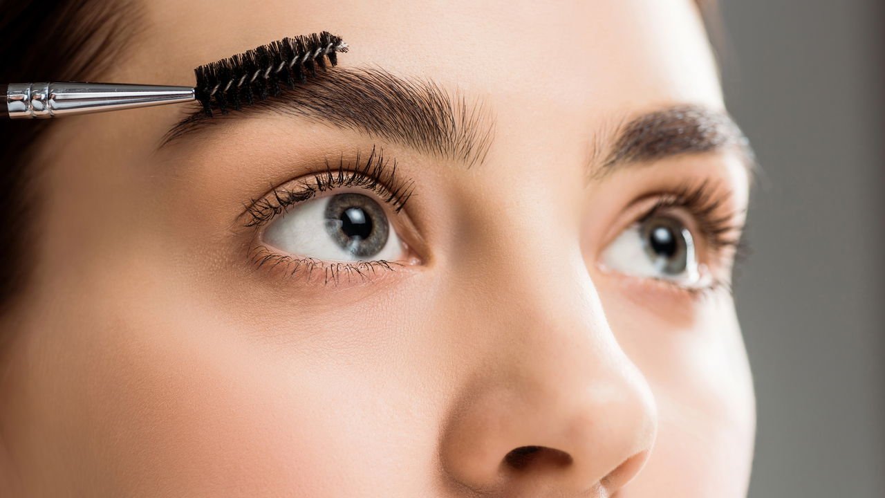 Como cuidar das sobrancelhas para um crescimento saudável