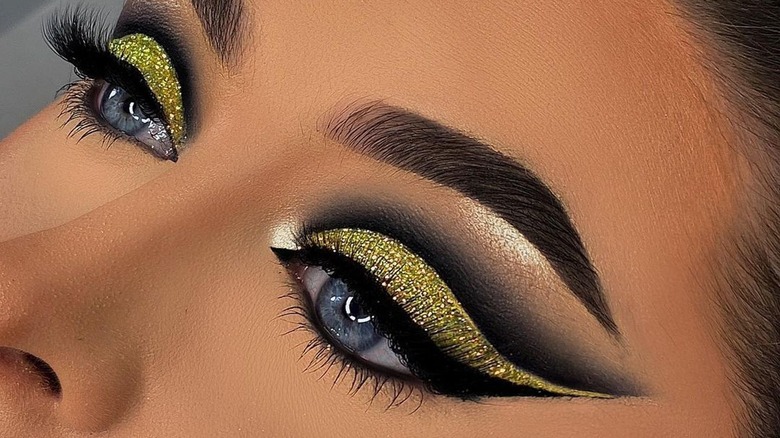 Cut Crease Semi: O Segredo para um Olhar Suave e Marcante