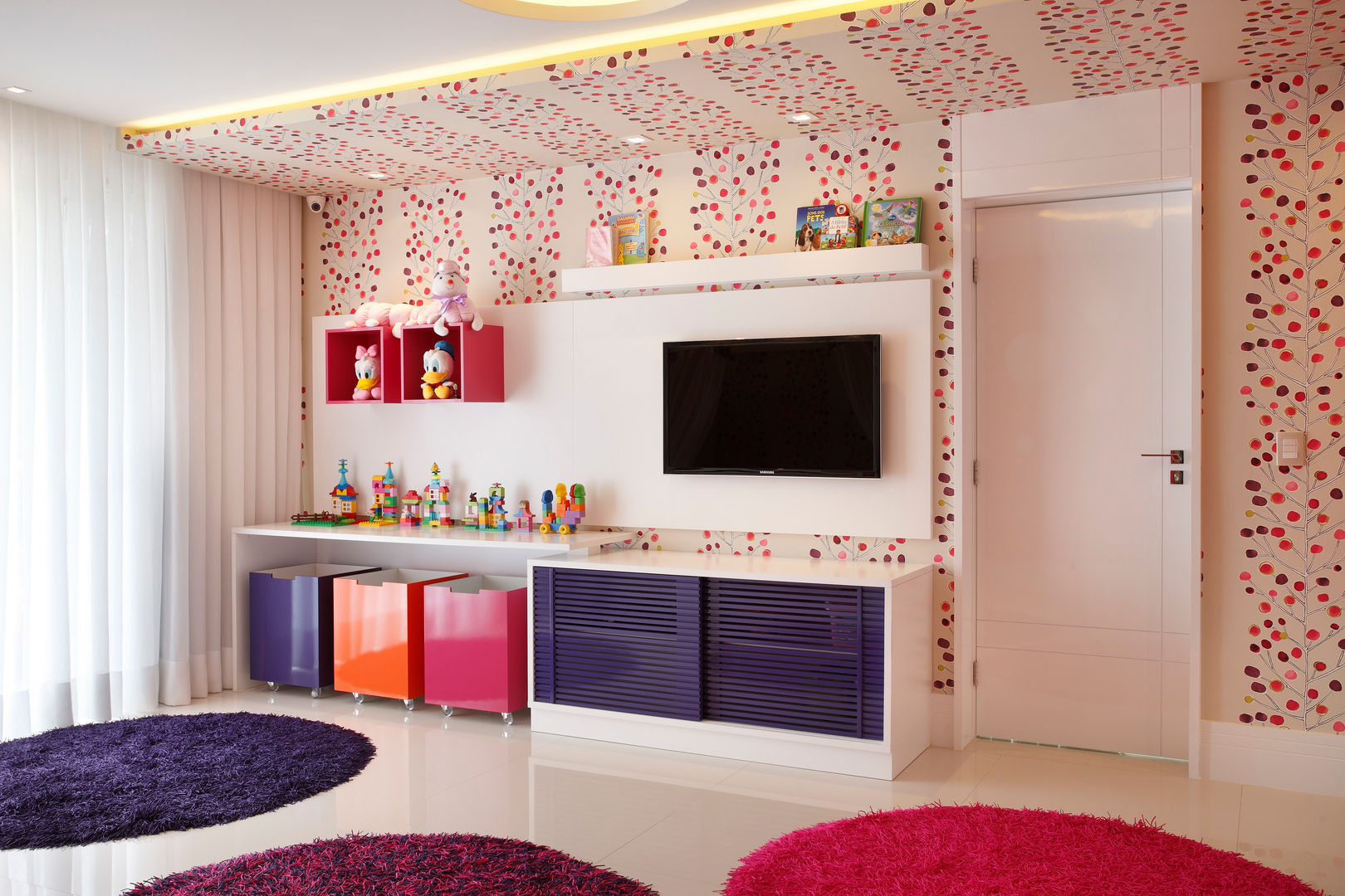 painel tv madeira ripada versus marmore qual escolher