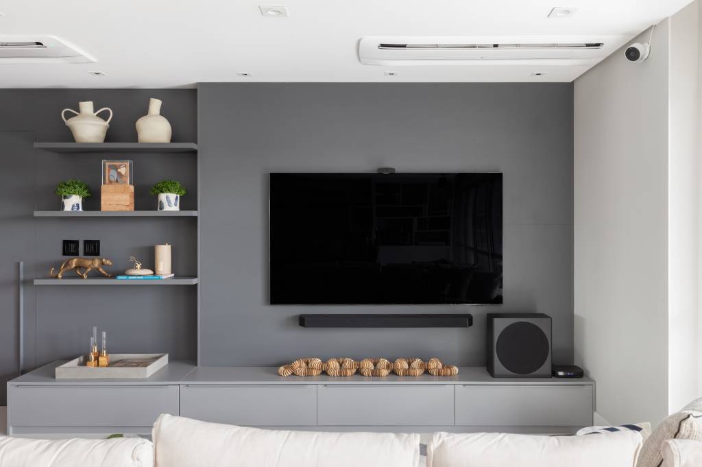 painel tv madeira ripada versus marmore qual escolher