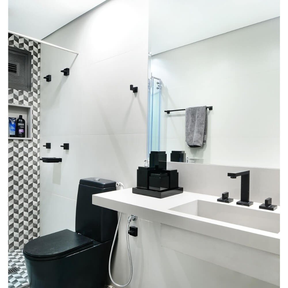 ideias de banheiro preto e branco pequeno