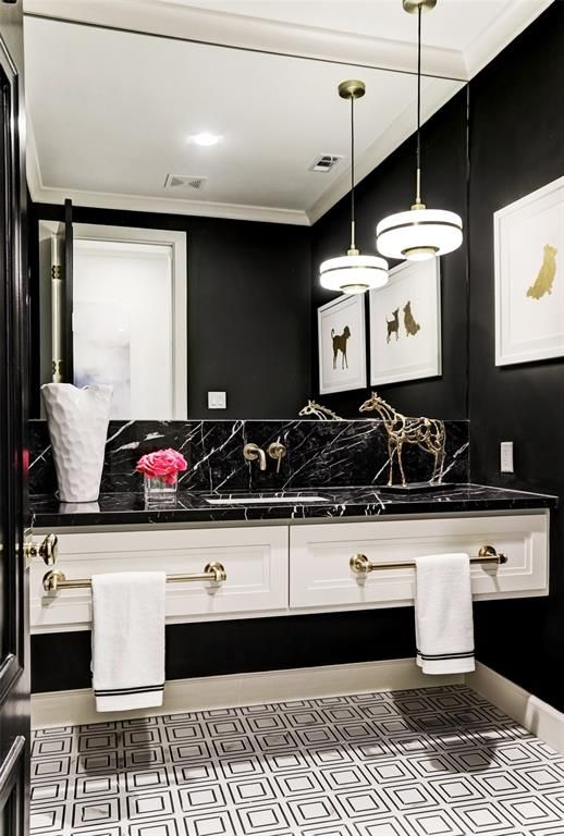 decoração de banheiro branco e preto