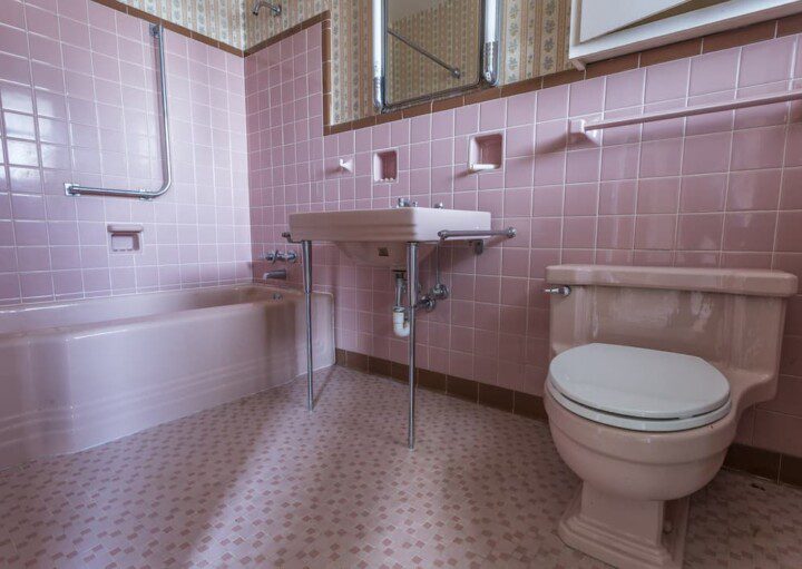 ideias de decoração banheiro rosa pequeno