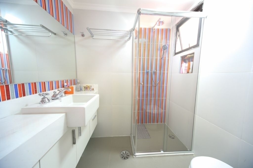 erros comuns ao decorar banheiro com pouco dinheiro