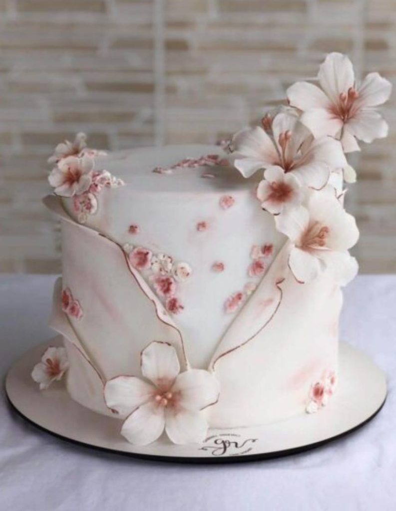 decoração de bolo feminino simples