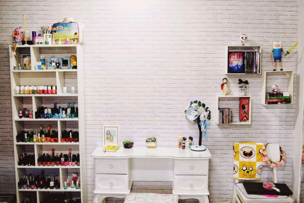 como aplicar papel de parede tijolinho branco escritório