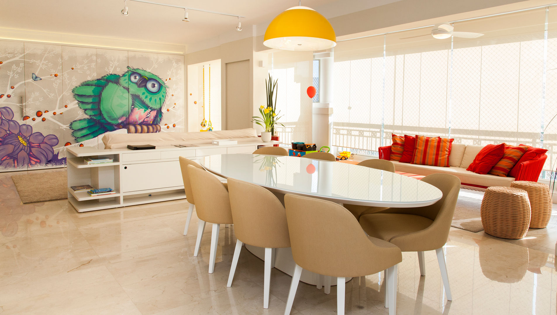 decoracao de sala com cores vibrantes