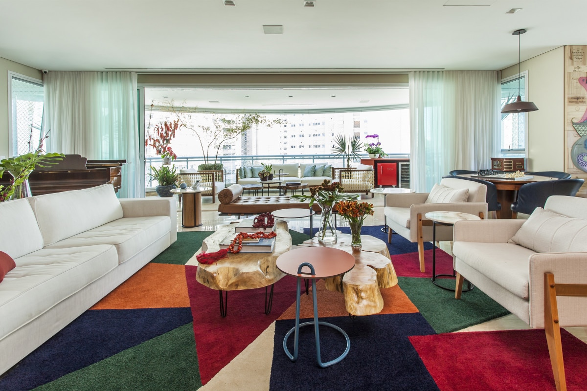 como criar gallery wall maximalista na sala