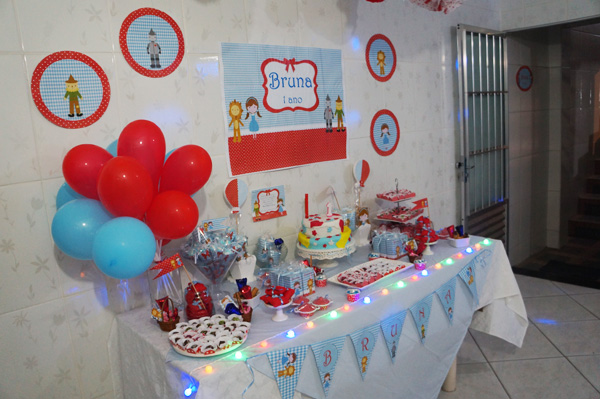 como usar verde esmeralda na decoração da sala mágico de oz