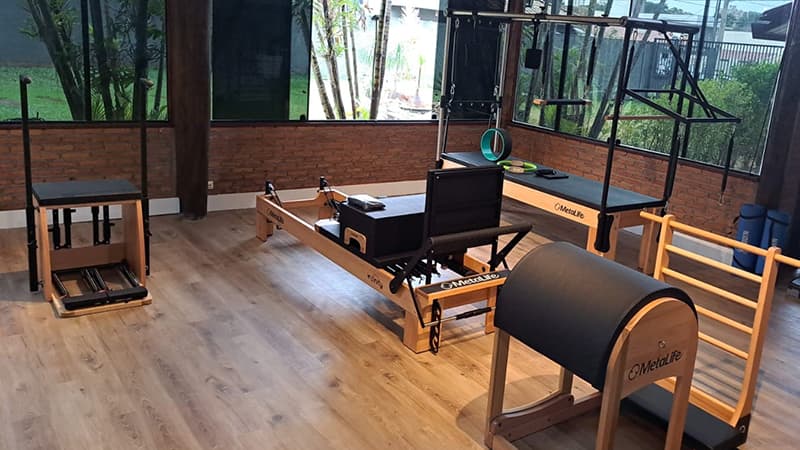 decoração studio pilates moderno ou rústico