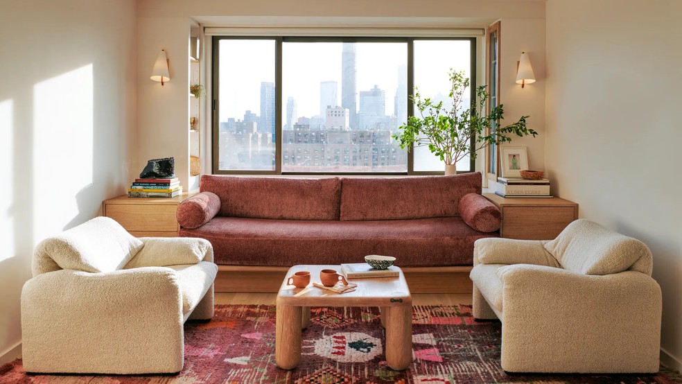 Como usar espelhos para ampliar salas pequenas