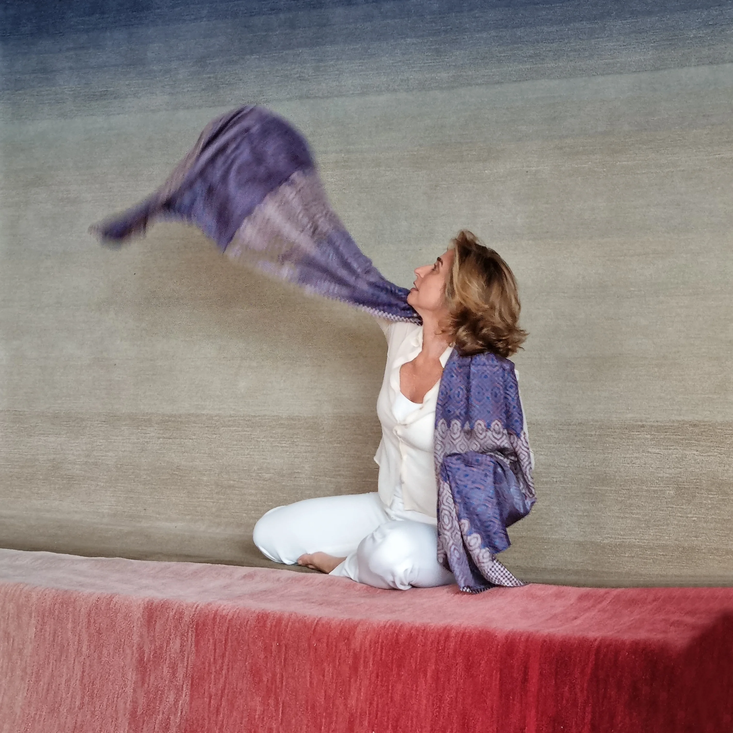 5 ideias de títulos:
1. Guia Completo: Como Criar e Aplicar Degradês em Seus Projetos
2. Explorando os Tipos de Degradê: Do Linear ao Mesh
3. Degradês no Design Digital: Ferramentas e Técnicas Essenciais
4. Tutoriais Práticos: Criando Degradês com Lápis de Cor e em Paredes
5. A Arte do Degradê: Exemplos Visuais e Aplicações Criativas