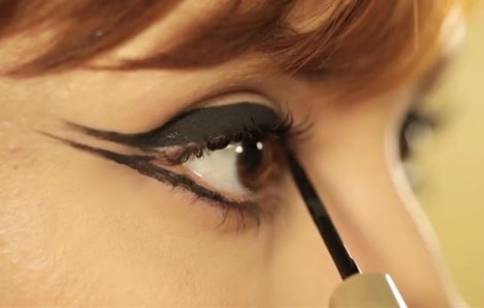 Guia Completo: Delineado Gatinho Duplo para Cada Formato de Olho