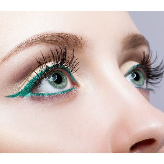 melhor delineador que não borra para pele oleosa