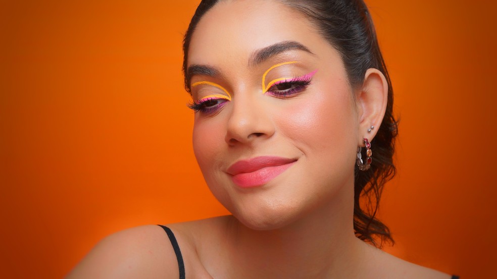 erros comuns ao aplicar delineador que não borra