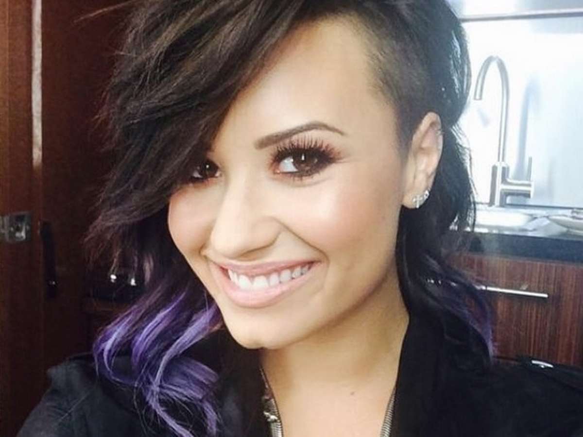 demi lovato cabelo roxo