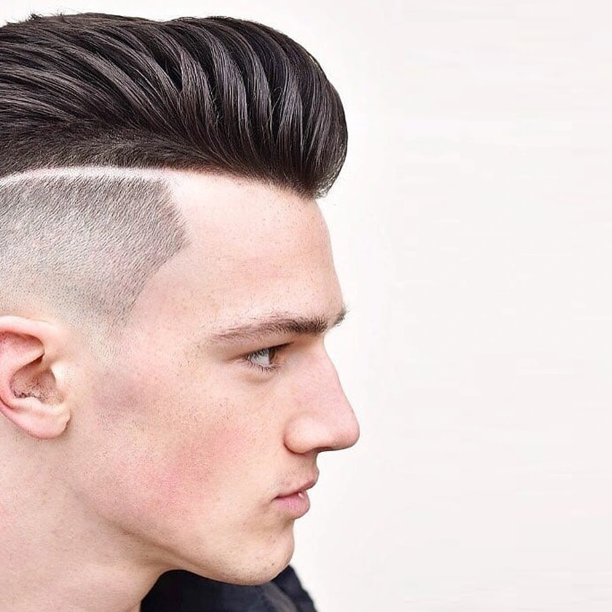 moicano disfarçado com desenho ou moicano em v