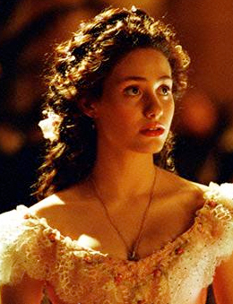 Como Emmy Rossum Equilibra Cinema e Séries Atualmente