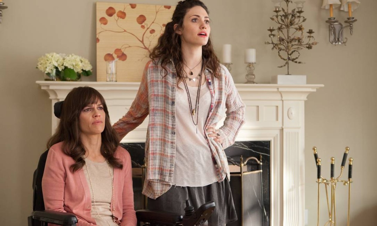 Por Trás das Câmeras: O Impacto de Emmy Rossum em 'Angelyne'