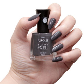 Guia completo: Esmaltes cinzas claros para um visual minimalista