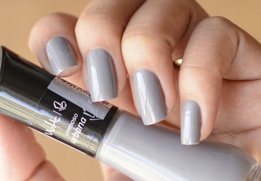 Esmaltes cinzas escuros: sofisticação e modernidade para suas unhas