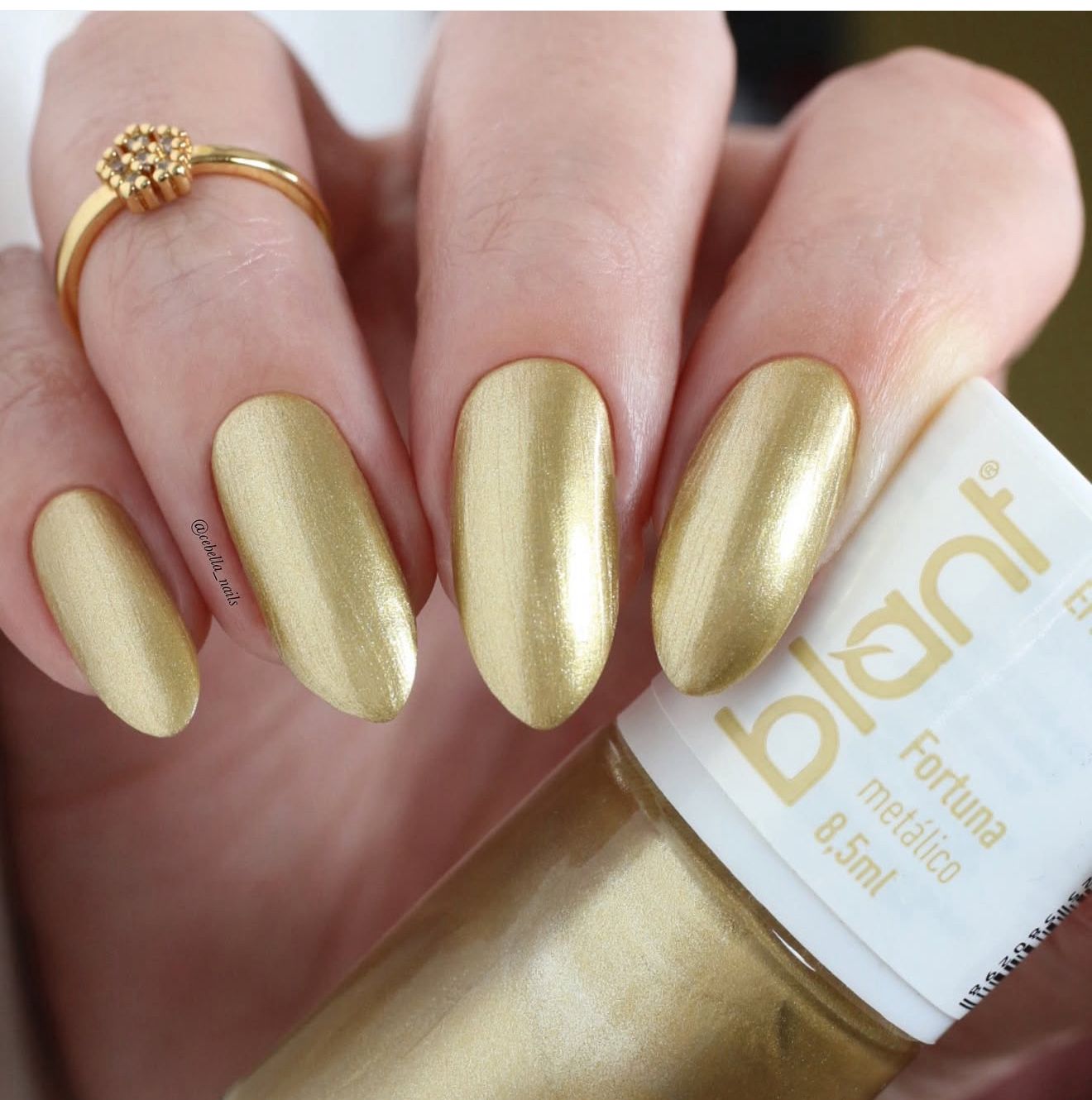 Como Combinar Esmalte Dourado: Dicas de Cores e Estilos