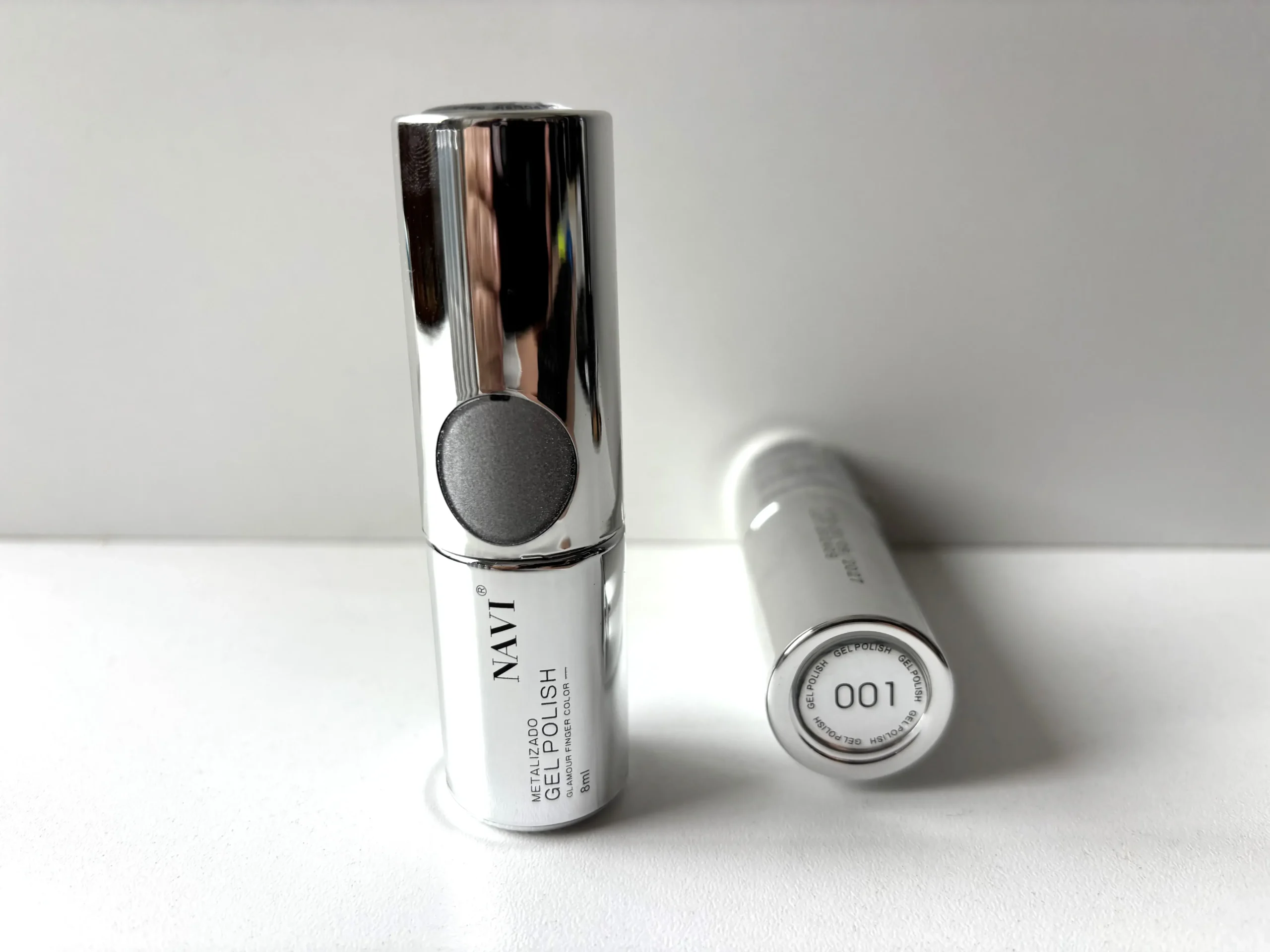 Unhas Metálicas: Inspirações e Cuidados para Manter o Brilho