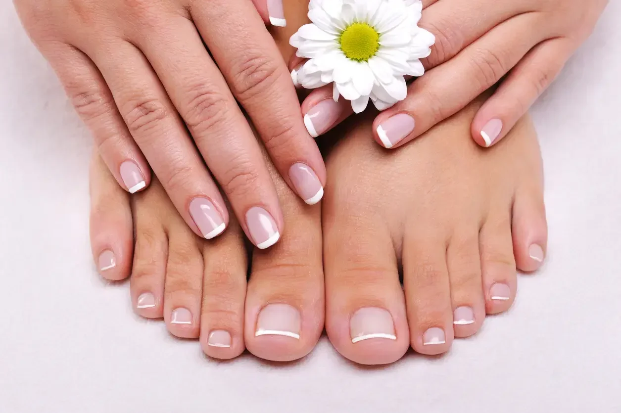 Dicas de Manicures: Segredos para uma Francesinha Duradoura e Sem Manchas
