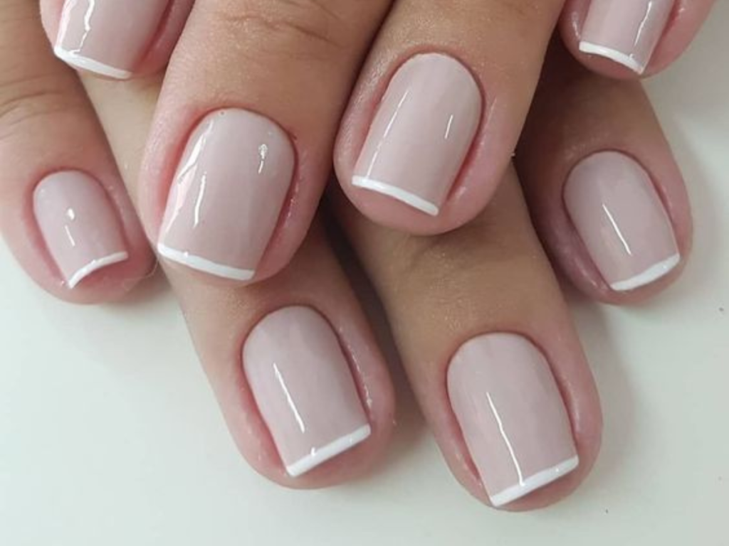 Esmaltes Leitosos vs. Transparentes: Qual o Melhor para Sua Francesinha?