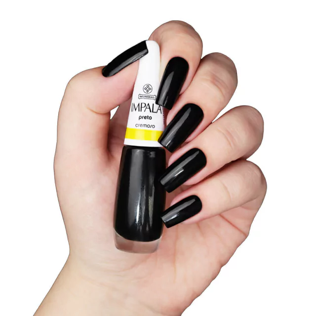 Esmalte preto cremoso